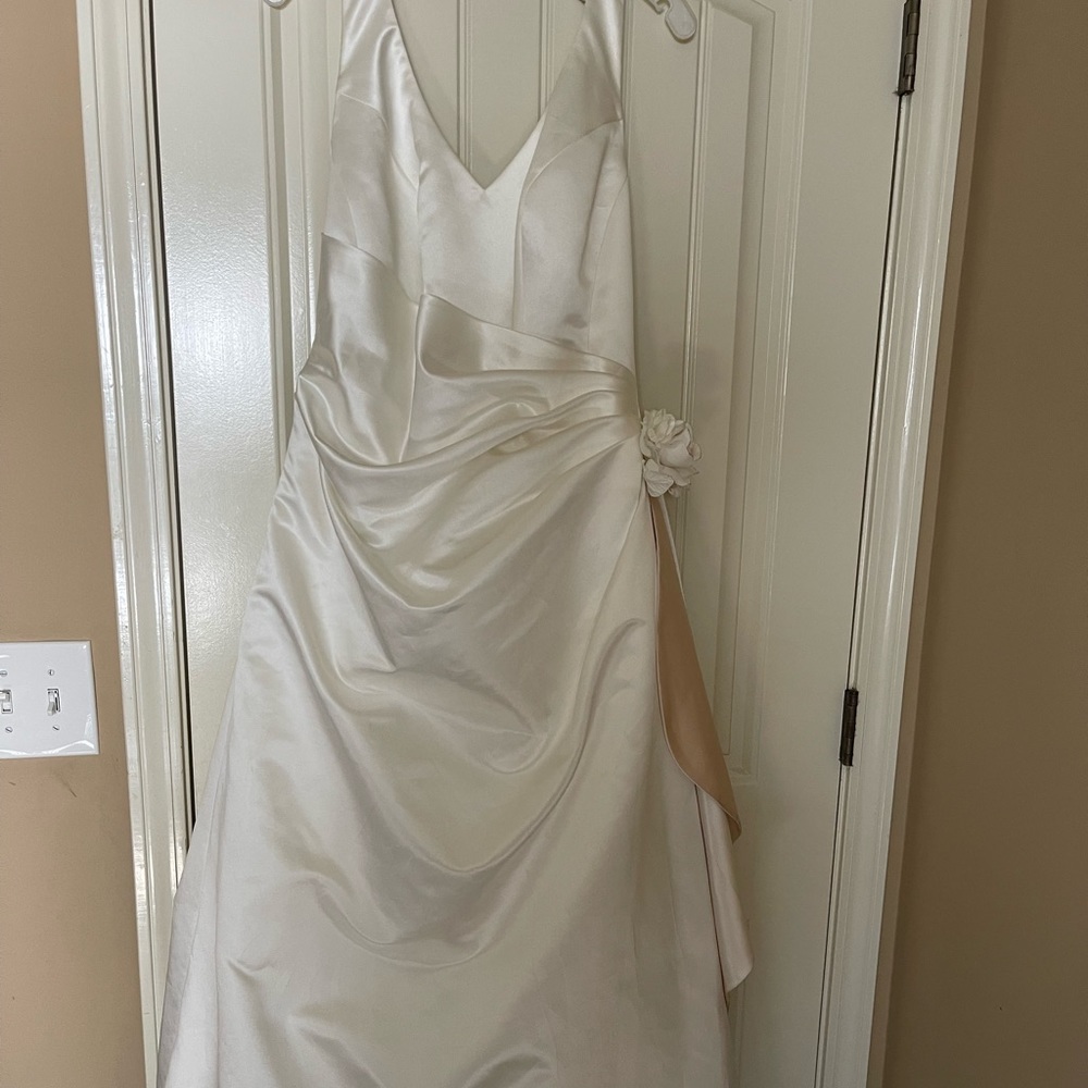 Never Worn David’s Bridal Wedding Dress Ivory 14W